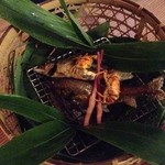 天降川天然鮎と沢蟹の塩焼