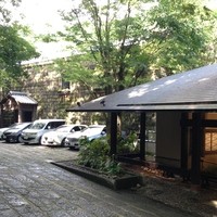 妙見石原荘 食菜石蔵 - 玄関と石蔵