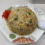 白乾児 - チャーハン825円(税込み)