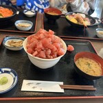 魚市場食堂 - まぐろいっぱい丼