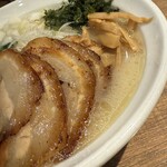 飛翔 - 濃厚鶏白湯らーめん+チャーシュートッピング（UP）