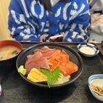 魚市場食堂 - ハーフ丼