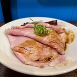 むかん 初台 - 肉丼もしっとり柔らか&スモーキーなチャーシューに甘うまダレが絡んでくるし
      ちょいマヨもサイコー