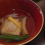 Omakase Kappou Idutsuya - はまぐりを使ってますが、お出汁は透明で極めて薄味でお上品♪