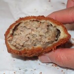 (有)肉のマルサン - ・「メンチ(¥183)」の断面。