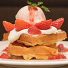 ノア カフェ - 桜アイスクリームと春苺のワッフル 1700円