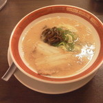 博多らーめんまる楽 - 豚骨550円