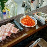 焼肉食堂 リキ太郎 - 豚バラ　600円　キムチ・韓国のり