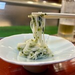 どぜう・四季料理 やぶや - 青海苔そうめん。
      浜名湖産の新鮮な青海苔でそうめんを和えるなんて目から鱗、初っ端から春爛漫✿驚きの八寸ですΨ(*¯ч¯*)”♡