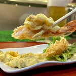 どぜう・四季料理 やぶや - 海老リフト♡
      自家製の粗めのタルタルがこれまたイイのよ〜♡
      フレッシュなタルタルは重たくなくて、上品ですらあります(๑˃̵ᴗ˂̵)ｫｨｼｨ♫