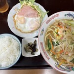 ウベ食堂 - 小ご飯130円、目玉焼き180円、ちゃんぽん600円