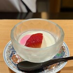 鮨 つぼみ - 苺のパンナコッタ