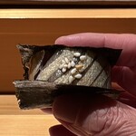 鮨 つぼみ - 鯖棒寿司
      酢に漬けた鯖の甘みにシャリの酸味、海苔と胡麻の風味良く、とても美味しい♪