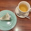 カフェ ダウニー - 宇治抹茶チーズタルト（920円）・カモミールブレンド（ホット）