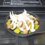 キッチン ブルー グローブ - ぶやしめじ、ブロッコリー茎を温め