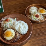 びっくりドンキー - エッグバーグディッシュ（M）とミニマムエッグバーグディッシュの比較