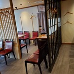 かぼちゃのたね - 明るいテーブル席