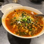 焼肉くりはら - ユッケジャンクッパは、少し辛味が強いです