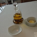 291850694 - オリーブオイルとバター♪