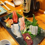 はなふさ - 刺身は1人前で頼んだけれど概ね少しずつふたきれ乗っていた