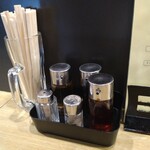 中国屋台十八番 - 卓上調味料