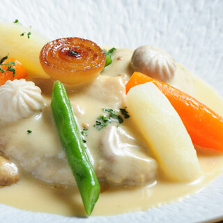 フランス料理の真髄を味わう。伝統と軽やかさが融合した一皿