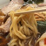 長岡食堂 東京ラーメン横丁店 - 平打ち麺