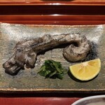 日本料理 別府 廣門 - 石鯛の炭火焼き骨付き腹身