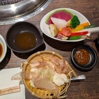 飛騨牛一頭家 馬喰一代 岐阜神田 - 炭火焼きランチ　豆腐、生野菜