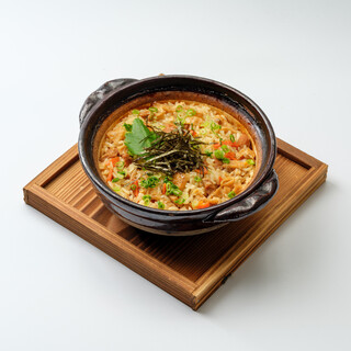 凝縮された旨味がたっぷり♪自家製一番出汁で炊き上げたとり釜飯