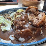 旬魚旬菜 きらく - アパ社長カレー×鰹のユッケコロッケ(大盛) 990円