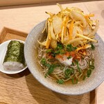 あぼす - 季節の野菜かき揚げそば（冷）と俵おにぎり