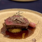 Stile Oma - • Chateaubriand from Akita Prefecture
                      • Italian Bianco Truffle
                      The meat is moist and tender!
                      A creamy risotto with a hint of cheese! It's rare to see it with a nice sear!
                      The rice was chewy and delicious!