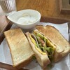 cafe ドルン - トーストに薄焼きたまご、レタス、トマト、ハム。カラシの効いた家庭的なサンドイッチ