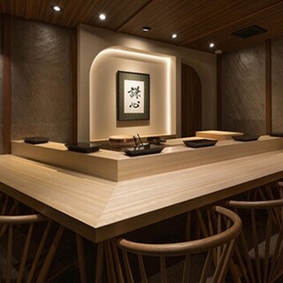 はつめに隣接するプライベート感溢れる隠れ家です。裏はつめ特別コースをご用意します