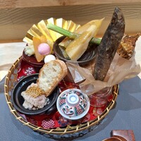 鮨 蓮心 - アテ盛り。左奥のからすみが絶品！