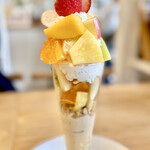 ロジエ 本店 - 下の方にもフルーツたっぷり