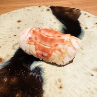 鮨処 石ばし - 天草の車海老、大きな車海老を頬張るのも醍醐味ですがとても腑に落ちる握り方。是非また頂きたいです