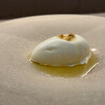 プルサーレ - 『ドルチェ』
      
      ・吉本乳業のミルクジェラート
      ・ヘーゼルナッツオイル