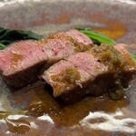 プルサーレ - 『霧島黒豚・肩ロース【宮崎】グリル』
      
      ・霧島黒豚・肩ロースのグリル
      ・ホウレン草
      ＋
      ・コルニッション・白ワイン・牛の出汁のソース