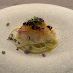 プルサーレ - 『”冷製スパゲッティーニ” 真鯛【愛知】カラスミ』
      
      ・赤紫蘇、花紫蘇、芽ねぎ
      ・カラスミ
      ・真鯛
      ・冷製スパゲッティーニ