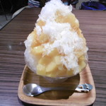 オキナワ　カフェ - マンゴーカキ氷でトッピングにマンゴー