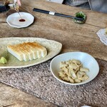 吟八亭 やざ和 - 蒲鉾、隣に蕎麦煎餅^_^ビールに合います♪