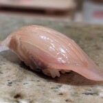 神田錦町 鮨たか晴 - シマアジ（天然物）