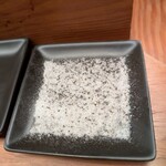 とんかつひなた - 特選定食はトリュフ塩が付いてきます。