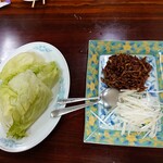 青龍 - ③細切り肉とネギのレタス包み