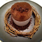 レストラン コートドール - オレンジ風味のチョコレートスフレ グランマニエのアイスクリーム添え