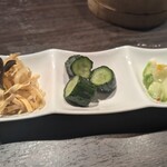 駅前小籠包 新火 - ちょい飲みセット（850円）のつまみ