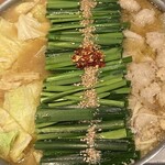 博多もつ鍋前田屋 - 整列するニラちゃん