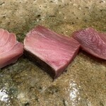 神田錦町 鮨たか晴 - メジマグロ（大トロ・中トロ・赤身）